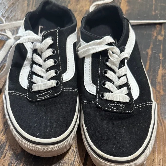 Vans Black and White Old Skool Low-Top Sneakers - Picture 4 of 5